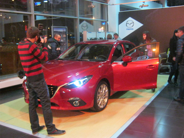 Трансформеры презентовали новую Mazda3 в Челябинске