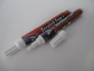 Скрейч Фри - это карандаш для маскировки царапин на корпусе машины, пылесос от прикуривателя с длинной насадкой и Полироль для торпеды производства США