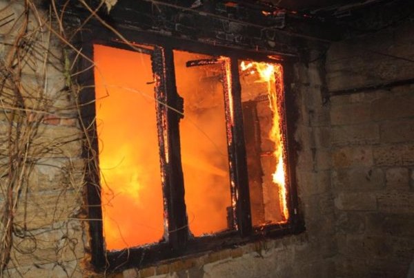 В Коркино на пожаре в частном доме погибли два престарелых пенсионера