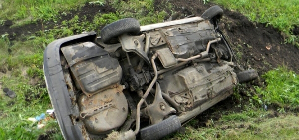 На трассе Султаново-Муслюмово  пьяный водитель перевернулся на ВАЗ-2106. Пассажир «шестерки» погиб на месте аварии.